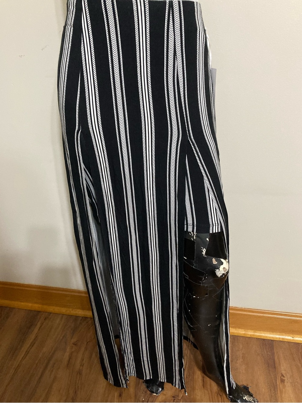 Black and White Vertical Stripe Maxi Skirt. Item # SSsk9